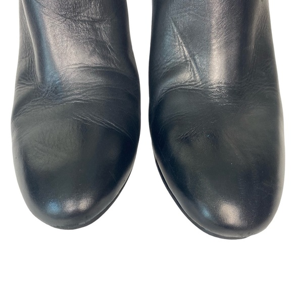 Tory Burch Black
Bristol Equestrian Calf
Leather Ankle Zip Bootie size 10M - Picture 12 of 14
